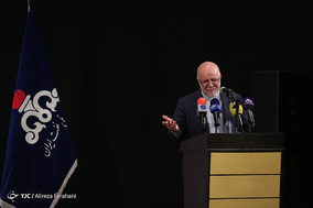 آیین امضای قرارداد توسعه و بهره برداری میادین نفتی سپهر و جفیر
