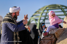 راهیان سرزمین نور