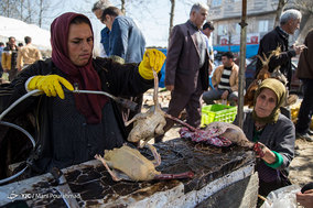 بازار محلی شهرستان فومن ساعاتی پیش از سال نو