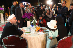حضور رئیس جمهور در مراسم تحویل سال ۱۳۹۷ در جمع خانواده‌های زلزله‌زده کرمانشاه