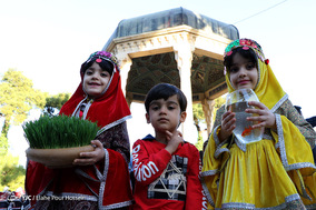 لحظه تحویل سال نو در حافظیه شیراز