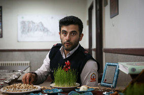 لحظه تحویل سال نو در ایستگاه 64 آتش نشانی تهران