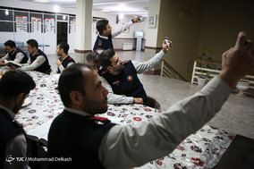 لحظه تحویل سال نو در ایستگاه 64 آتش نشانی تهران