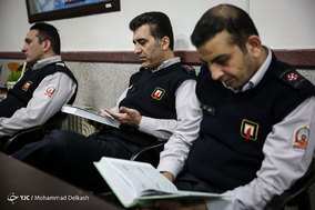 لحظه تحویل سال نو در ایستگاه 64 آتش نشانی تهران