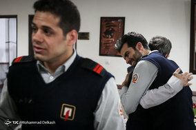 لحظه تحویل سال نو در ایستگاه 64 آتش نشانی تهران
