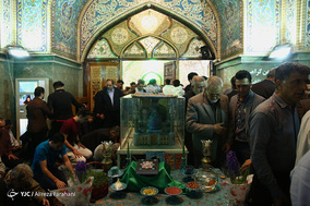 لحظه تحویل سال نو در آستان امامزاده صالح(ع)