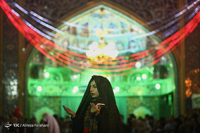لحظه تحویل سال نو در آستان امامزاده صالح(ع)