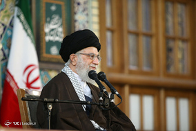 حضور و سخنرانی رهبر انقلاب در اجتماع زائران و مجاوران حرم مطهر رضوی