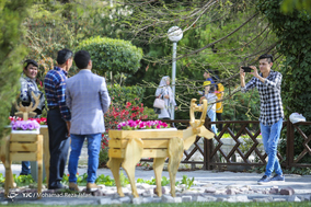 بازدید مسافرین نوروزی از باغ گلهای اصفهان