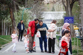 بازدید مسافران نوروزی از محوطه ی مجموعه فرهنگی تاریخی سعدآباد