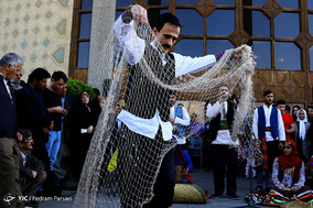 نمایش خیابانی در روز جهانی تئاتر