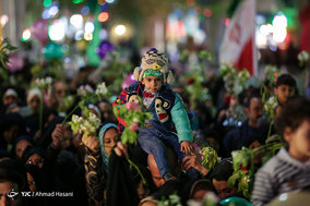 گلباران حرم امام رضا (ع) در شب میلاد امام جواد (ع)