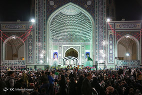 گلباران حرم امام رضا (ع) در شب میلاد امام جواد (ع)