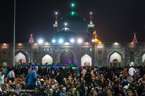 گلباران حرم امام رضا (ع) در شب میلاد امام جواد (ع)