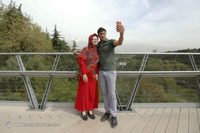 مسافران نوروزی در پل طبیعت