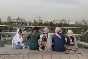 مسافران نوروزی در پل طبیعت
