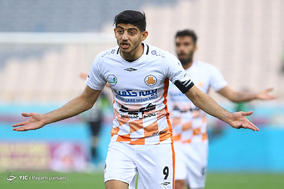 دیدار تیم‌های فوتبال پرسپولیس و سایپا
