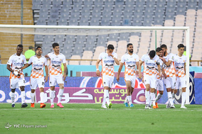 دیدار تیم‌های فوتبال پرسپولیس و سایپا