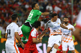 دیدار تیم‌های فوتبال پرسپولیس و سایپا