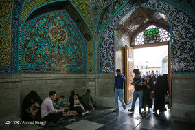 زائران حرم امام رضا (ع)