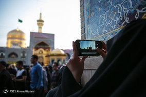 زائران حرم امام رضا (ع)