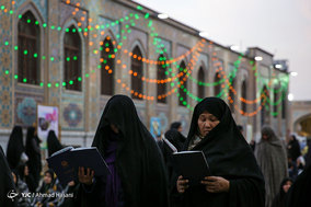 زائران حرم امام رضا (ع)