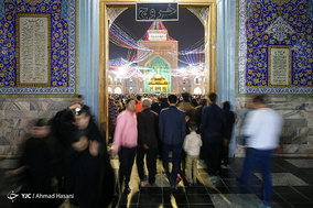 زائران حرم امام رضا (ع)