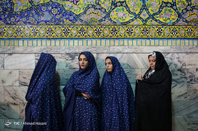 زائران حرم امام رضا (ع)