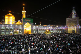 زائران حرم امام رضا (ع)
