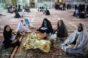 زائران حرم امام رضا (ع)
