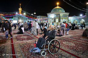 زائران حرم امام رضا (ع)