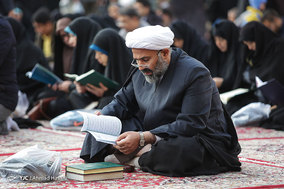 قرائت دعای پرفضیلت ام داوود در حرم مطهر امام رضا (ع)