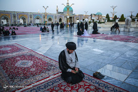 قرائت دعای پرفضیلت ام داوود در حرم مطهر امام رضا (ع)