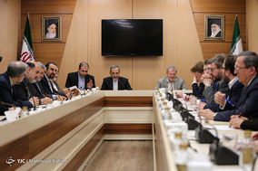دیدار هیات موسسه مطالعاتی والدای روسیه با مشاور مقام معظم رهبری در امور بین‌الملل