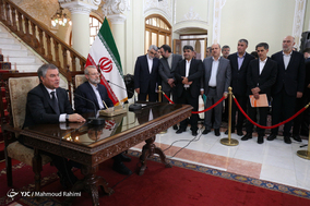 دیدار رئیس دومای روسیه با علی لاریجانی