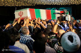 وداع با پیکر شهیدان مدافع حرم حمله هوایی رژیم صهیونیستی