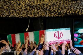 وداع با پیکر شهیدان مدافع حرم حمله هوایی رژیم صهیونیستی
