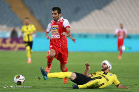 دیدار تیم های فوتبال پرسپولیس و پارس جنوبی