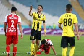 دیدار تیم های فوتبال پرسپولیس و پارس جنوبی