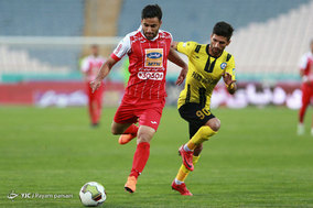دیدار تیم های فوتبال پرسپولیس و پارس جنوبی