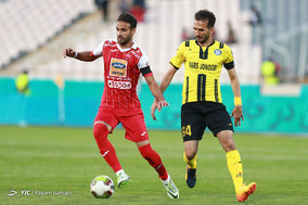 دیدار تیم های فوتبال پرسپولیس و پارس جنوبی