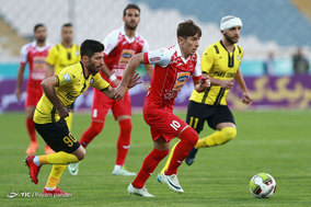 دیدار تیم های فوتبال پرسپولیس و پارس جنوبی