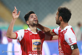 دیدار تیم های فوتبال پرسپولیس و پارس جنوبی