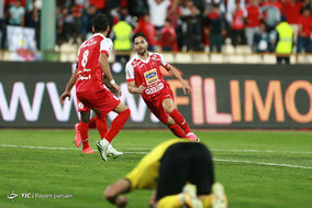 دیدار تیم های فوتبال پرسپولیس و پارس جنوبی