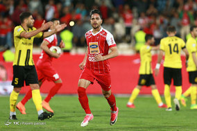 دیدار تیم های فوتبال پرسپولیس و پارس جنوبی