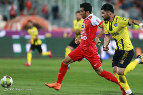 دیدار تیم های فوتبال پرسپولیس و پارس جنوبی