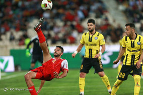 دیدار تیم های فوتبال پرسپولیس و پارس جنوبی