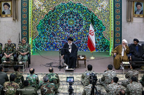 دیدار جمعی از فرماندهان لشگر 77 ثامن الائمه ارتش در مشهد با آیت الله علم الهدی