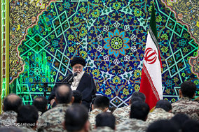 دیدار جمعی از فرماندهان لشگر 77 ثامن الائمه ارتش در مشهد با آیت الله علم الهدی