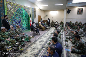 دیدار جمعی از فرماندهان لشگر 77 ثامن الائمه ارتش در مشهد با آیت الله علم الهدی